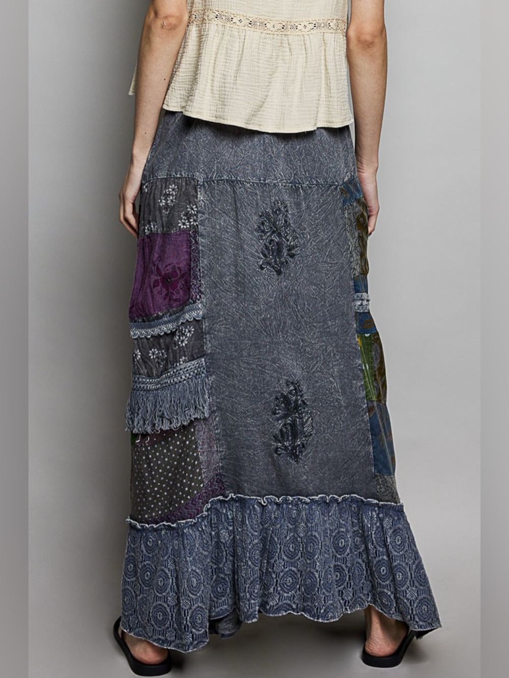 ✨ POL Printed Patchwork Embroidered Ruffled Skirt ✨🛍️ - Picture 4 of 6